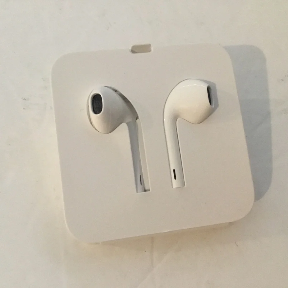 Apple White Wired Earbuds - Classic Earbud Style